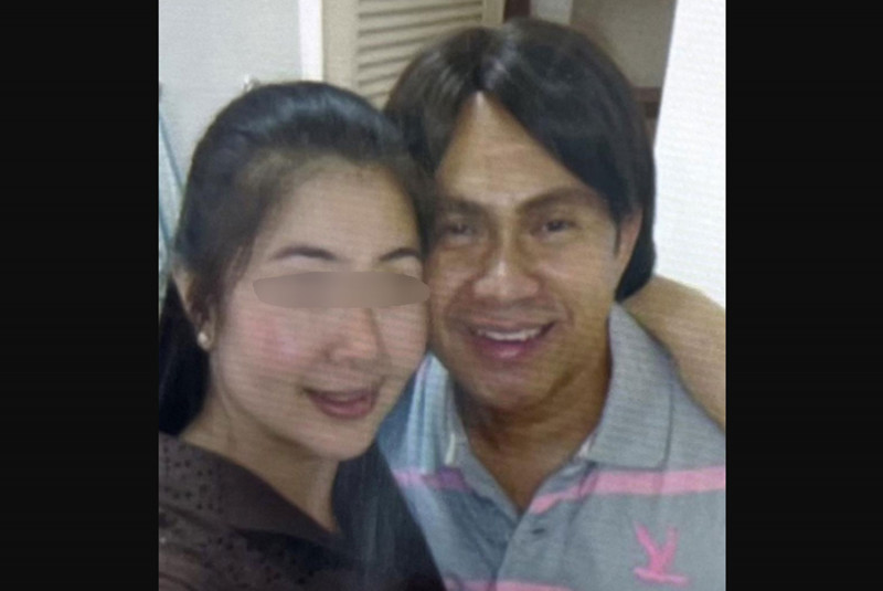 Phra Thamma Wachiratheerakhun, former abbot of Wat Nakhon Sawan, is seen in a wig while embracing a woman believed to be his partner. (Photo: Wassayos Ngamkham)