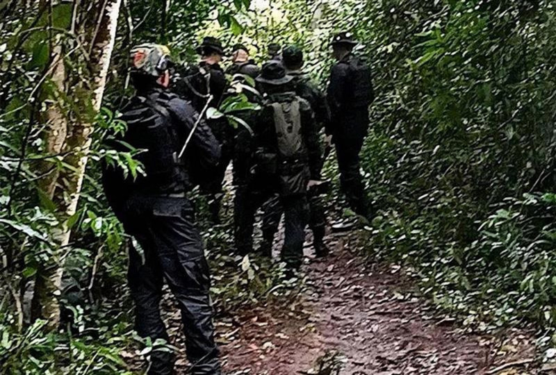 Thai soldiers carry an injured colleague after a landmine exploded while they were on patrol near the Chong An Ma border crossing in Ubon Ratchathani province on Wednesday.