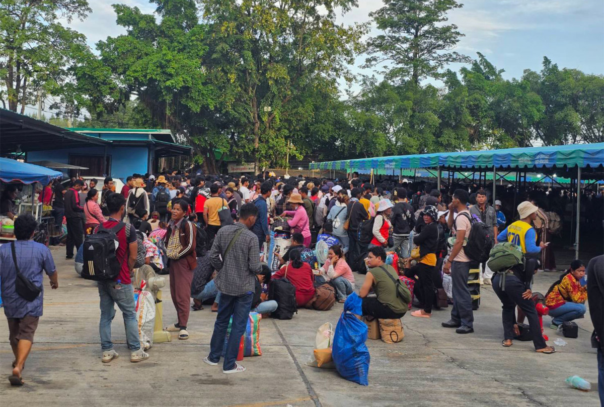 Bangkok Post - Cambodian nationals throng Chanthaburi border checkpoint ...