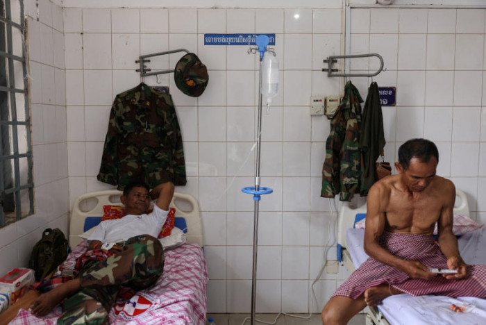 Stranded Cambodian soldiers returned by Thai army