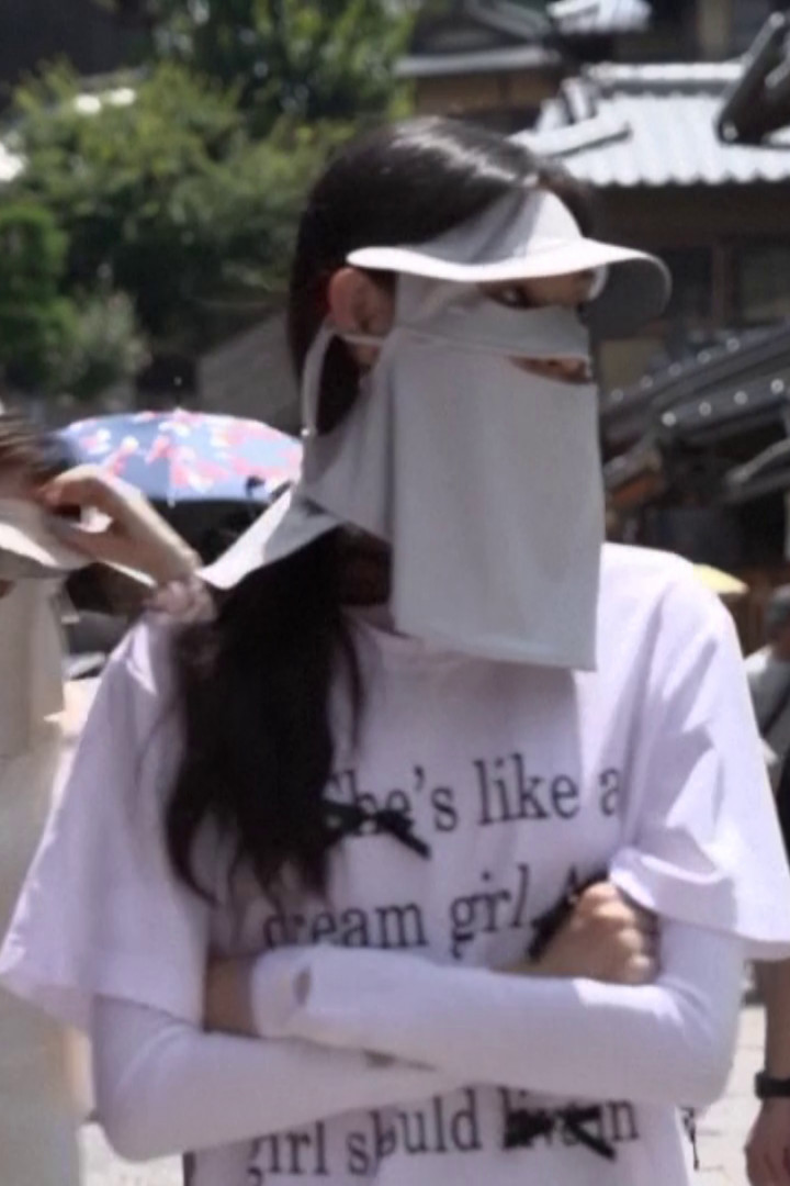 Tourists in Japan's sweltering heat try to stay cool in Kyoto