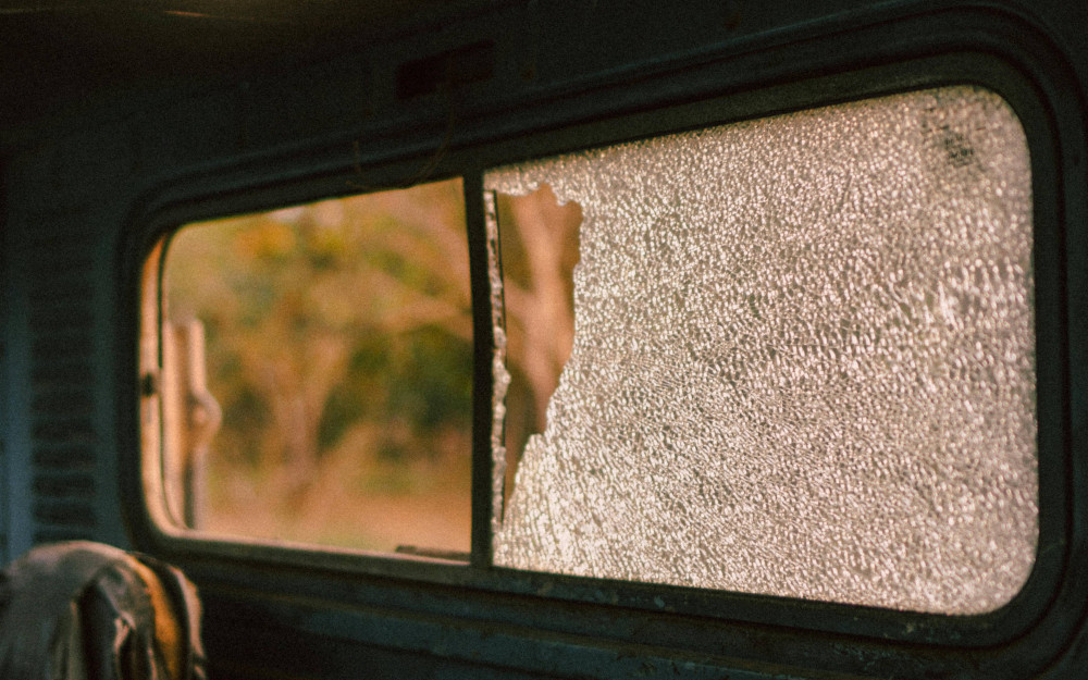 Spontaneous glass breakage: causes and the role of internal stress