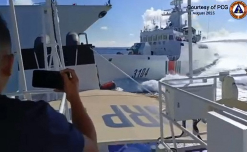 Chinese ships collide while chasing Philippine vessel
