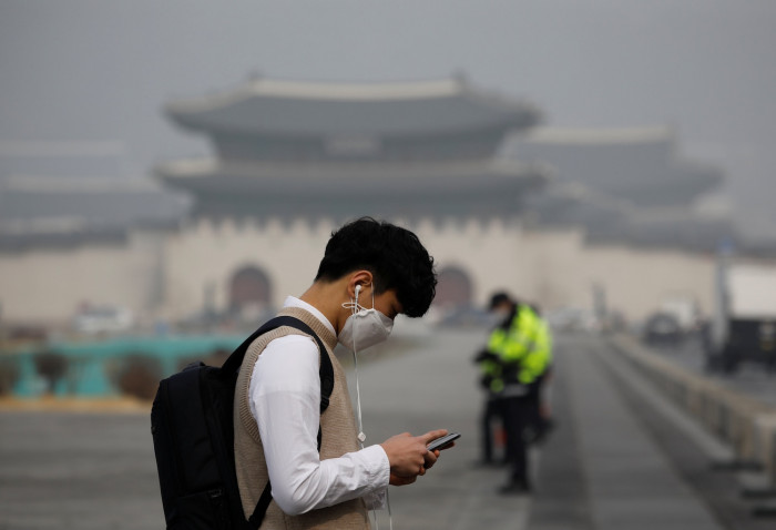 South Korea to ban mobile phones in classrooms