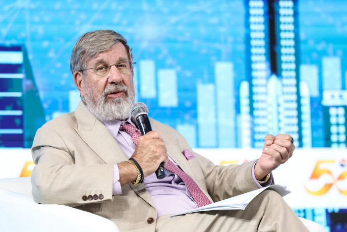 Hotel tycoon calls for urgent end to border spat