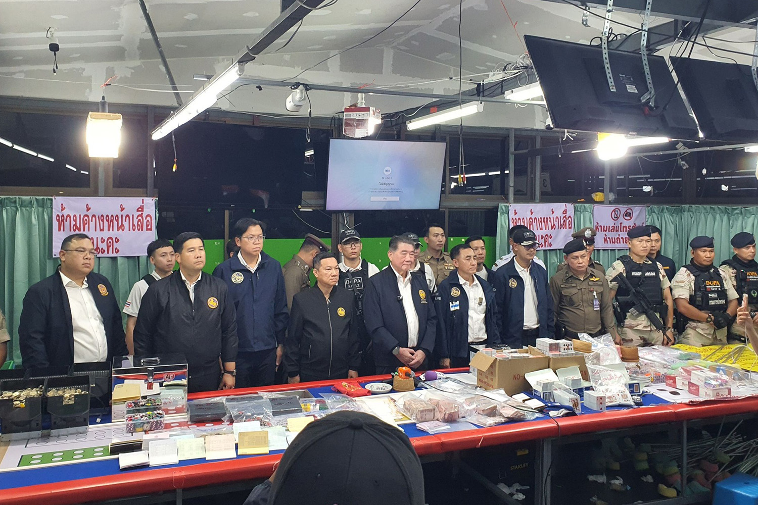 Bangkok Post - 200 arrested in Bangkok gambling den bust