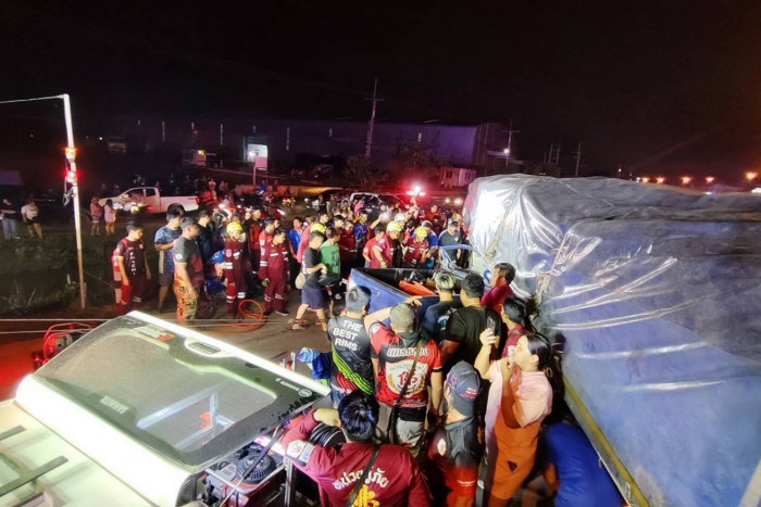 Bangkok Post - Pickup crashes into trailer in Ayutthaya, driver killed