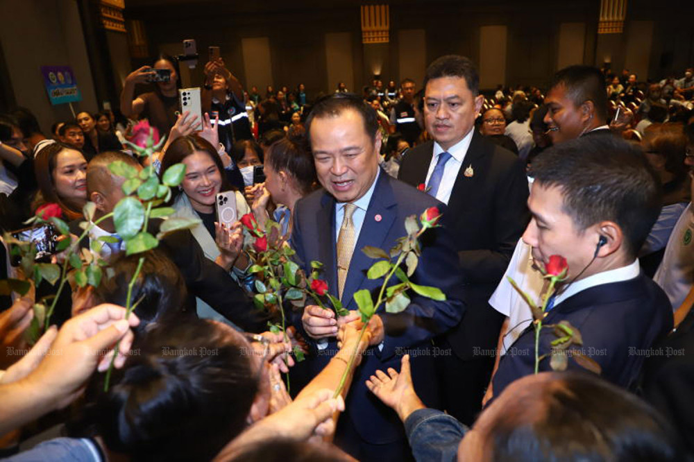 Thai experts urge focus on short-term economic gains