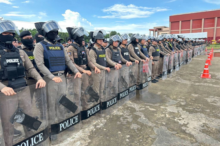 Riot police deployed on Thai-Cambodian border in Sa Kaeo