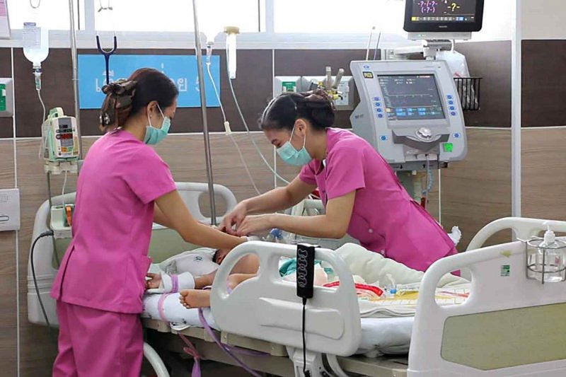 Medical personnel treat a young RSV patient in Khon Kaen province in 2020. Chakkrapan Natanri