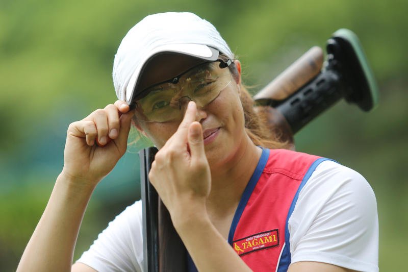 แชมป์การยิง Skeet และกับดัก Sutiya Jiewchaloemmit ระหว่างการฝึกซ้อมในประเทศไทยก่อนการแข่งขันกีฬาโอลิมปิกใน Rio de Janeiro ในปี 2559 (ภาพถ่าย: Pattanapong Hirunard)