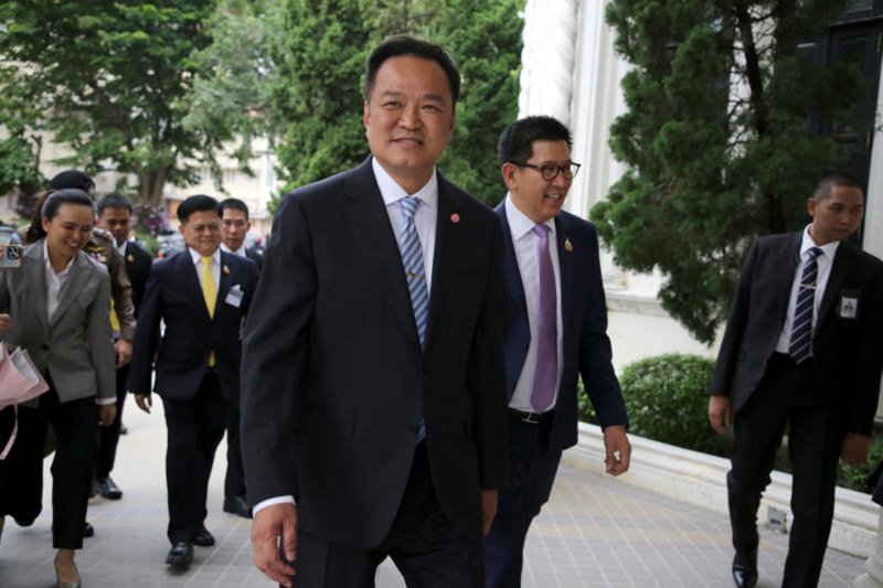 Prime Minister Anutin Charnvirakul leads his delegation to the Office of the National Security Council, Government House on Thursday. The prime minister held a press conference after chairing the 12th NSC meeting. (Photo: Chanat Katanyu)