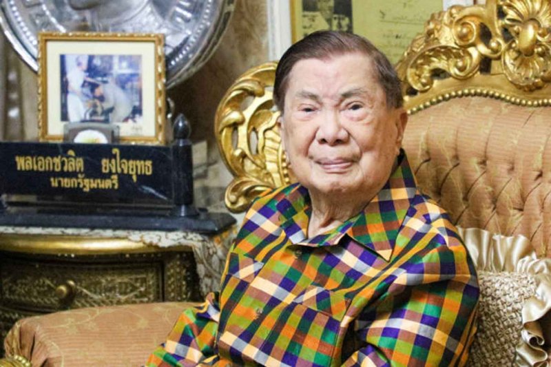 Gen Chavalit Yongchaiyudh (file photo)