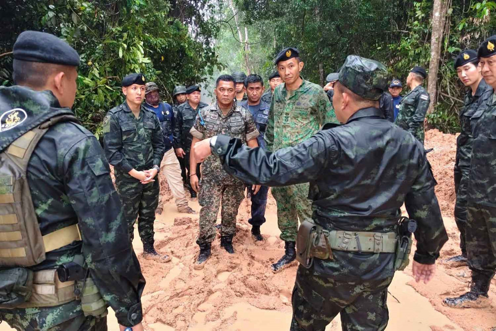 Thai army presents discovery of 200 landmines to Asean observers