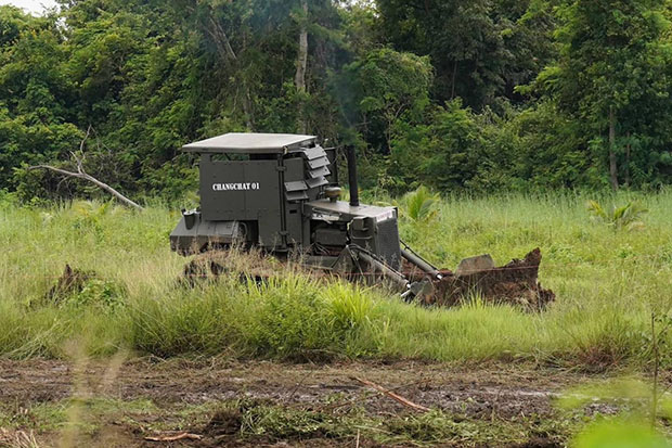 Bangkok Post - Landmine clearance begins in border village as eviction ...