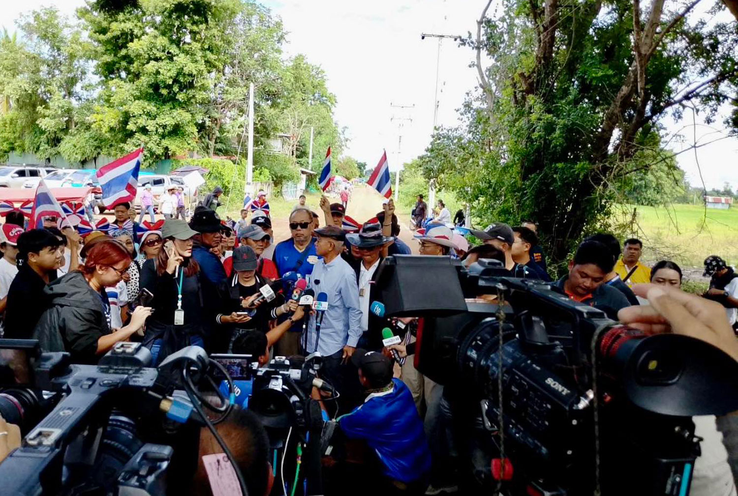 Bangkok Post - New anti-tank mine found near border in Sa Kaeo