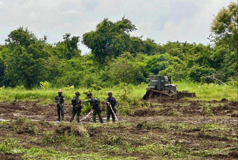 Bangkok Post - New anti-tank mine found near border in Sa Kaeo
