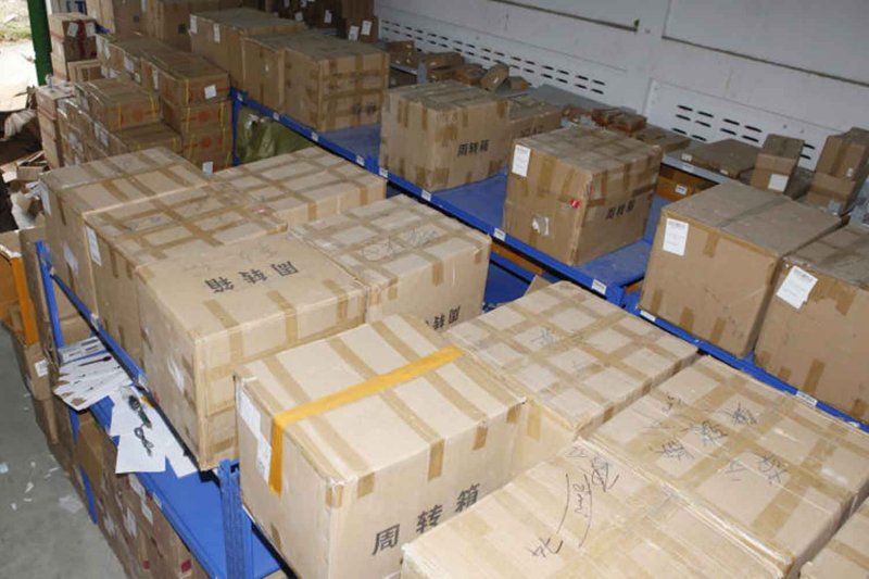 Glut of warehouse space restricts rates