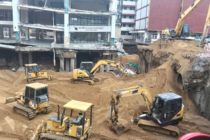 Bangkok’s giant sinkhole is expanding