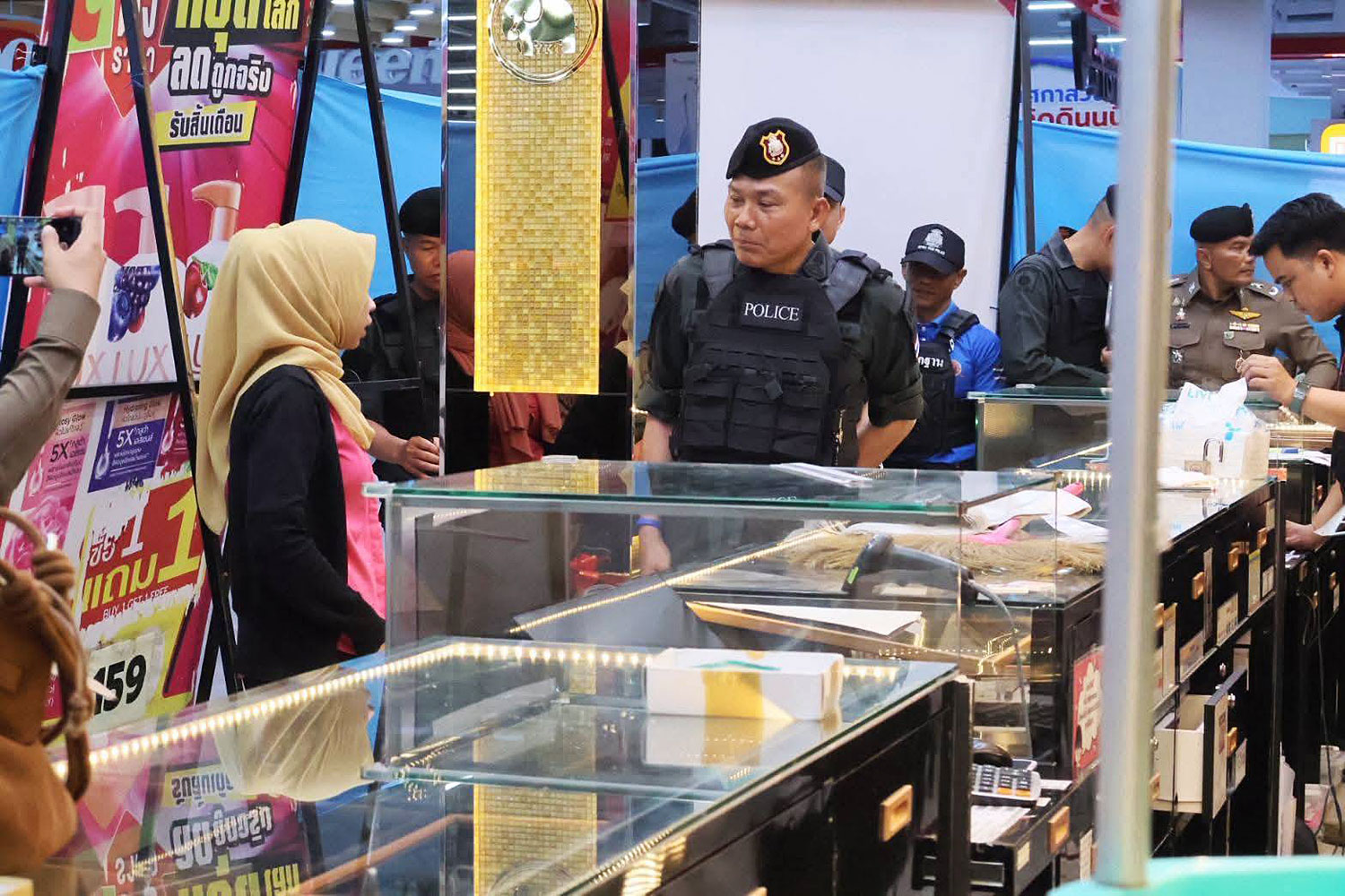 Dual nationals linked to Narathiwat gold heist