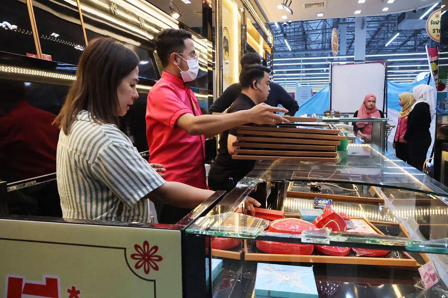 Dual nationals linked to daring Narathiwat gold heist