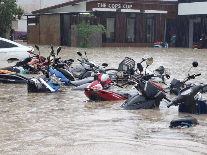 Heavy rain causes flooding in Phuket