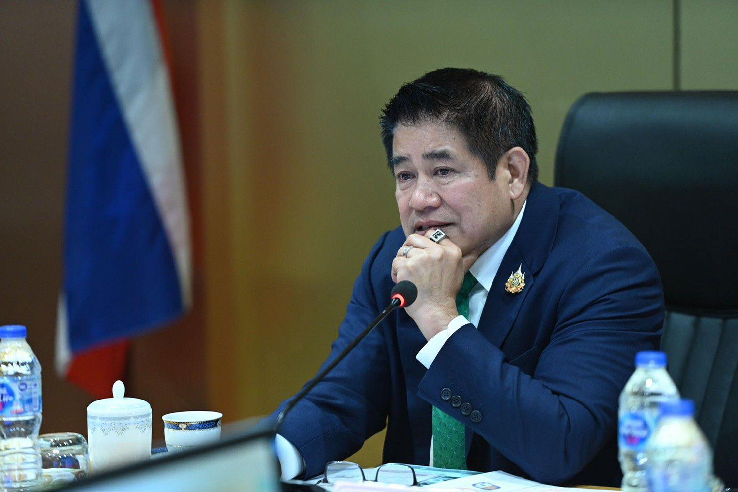 Deputy Prime Minister and Agriculture and Cooperatives Minister Capt Thamanat Prompow chairs a meeting of the National Beef and Buffalo Development and Product Policy Committee (Beef Board) at the ministry on Oct 22. (Photo: Agriculture and Cooperatives Ministry)      