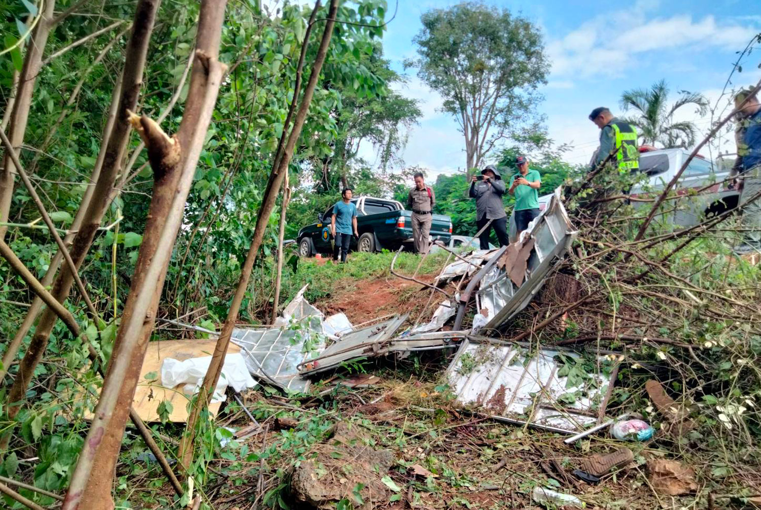 Bangkok Post - Four killed, 31 hurt as pickup packed with migrants crashes