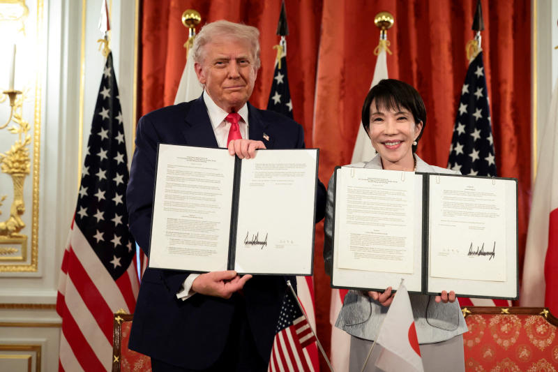 US President Donald Trump and Japanese Prime Minister Sanae Takaichi hold up signed documents regarding securing the supply of critical minerals and rare earths, at a bilateral meeting at Akasaka Palace in Tokyo, Japan, on Tuesday. (Photo: Reuters)