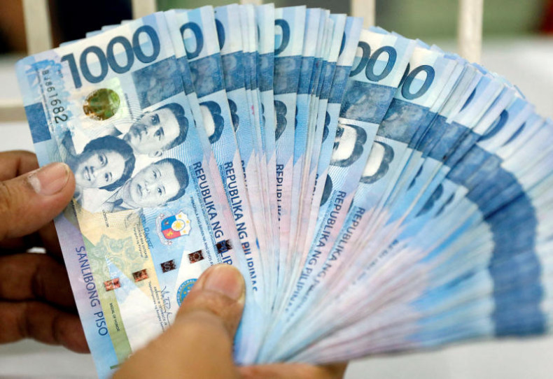 Philippine peso falls to new record low