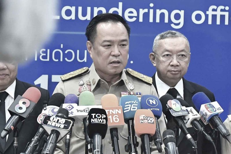 Prime Minister Anutin Charnvirakul speaks to reporters after the meeting at the Anti-Money Laundering Office on Monday. (Photo: Government House)