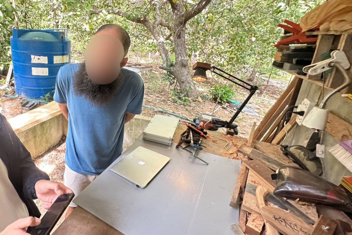 Italian wood carver caught working illegally on Koh Phangan