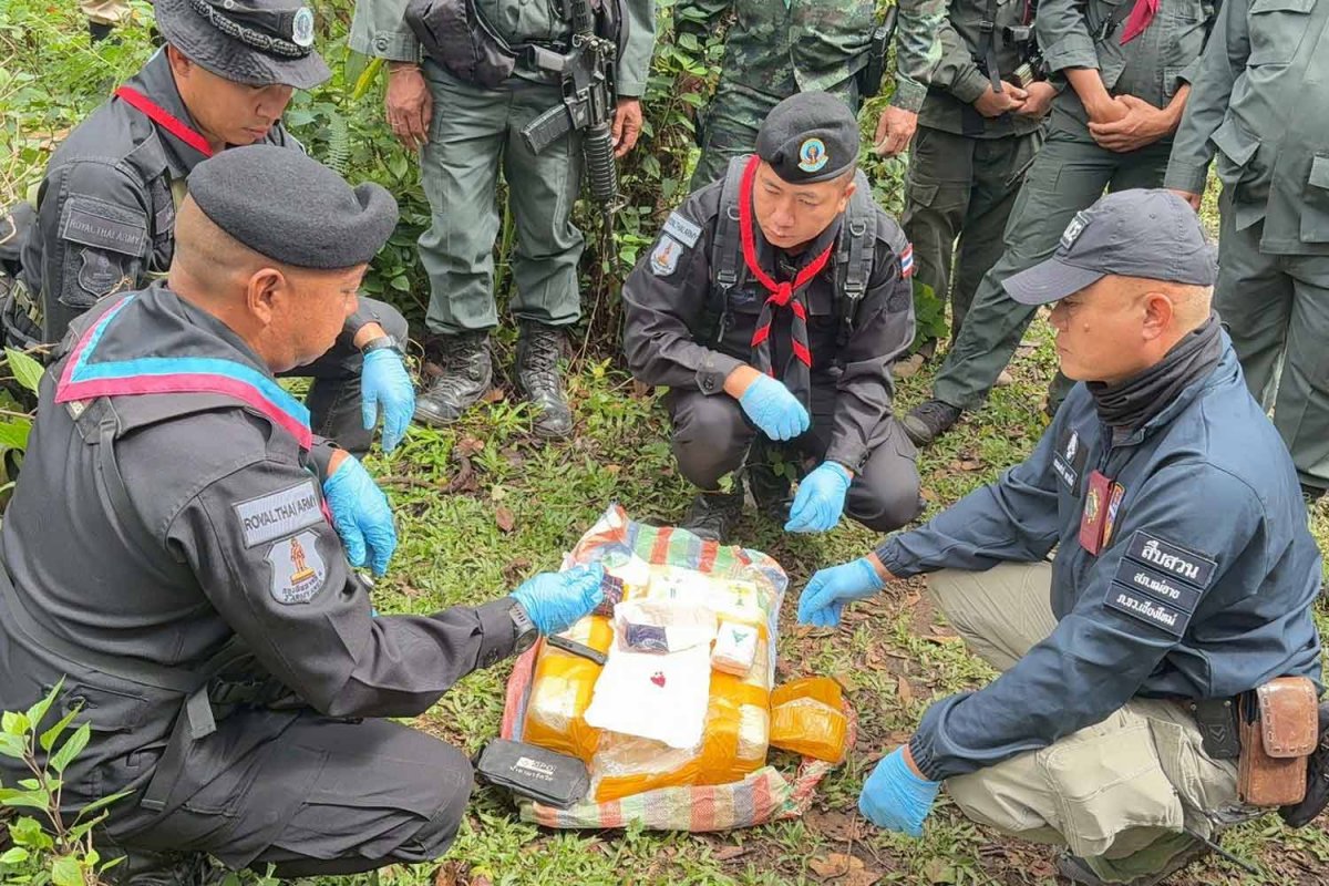 Bangkok Post - Army rangers seize smuggled drugs after border gunfight