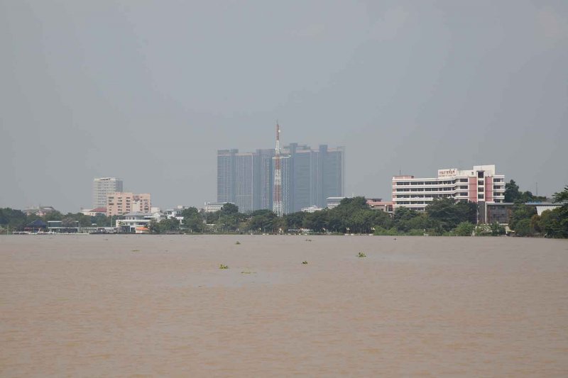 Smog blankets Bangkok on Monday. (Photo: Pattarapong Chatpattarasill)