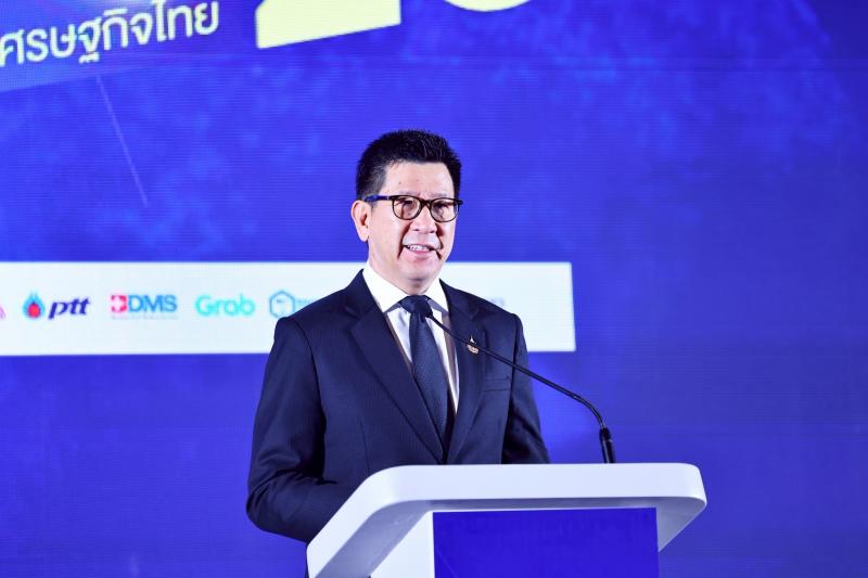 เอกนิติ นิติทัณฑ์ประภาส รัฐมนตรีว่าการกระทรวงการคลัง กล่าวปาฐกถาพิเศษในงานสัมมนา Thailand Future Signal 2026 ที่กรุงเทพฯ เมื่อวันจันทร์ (มีรูปถ่ายมาให้)