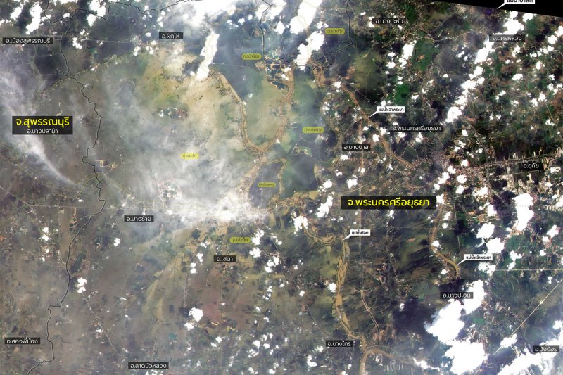 High-resolution satellite images from THEOS-1 clearly show more than 800,000 rai of inundated areas in Ayutthaya and parts of Ang Thong, Suphan Buri and Nakhon Pathom provinces. (Photo: Geo-Informatics and Space Technology Development Agency)