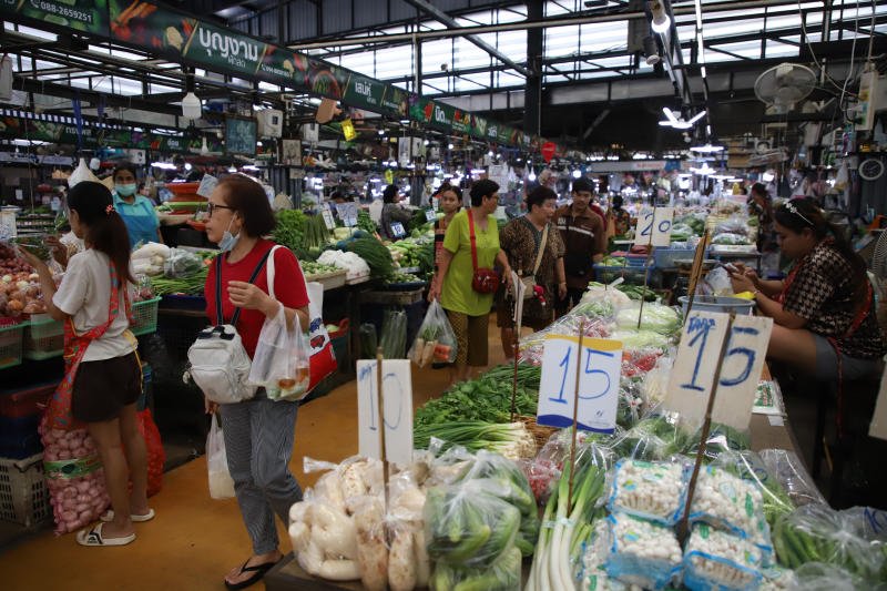 ประชาชนจับจ่ายที่ตลาดยิ่งเจริญ เขตบางเขน กรุงเทพฯ วันที่ 22 ต.ค. 2568 (ภาพ: วรุทร์ หิรัญเทพ)