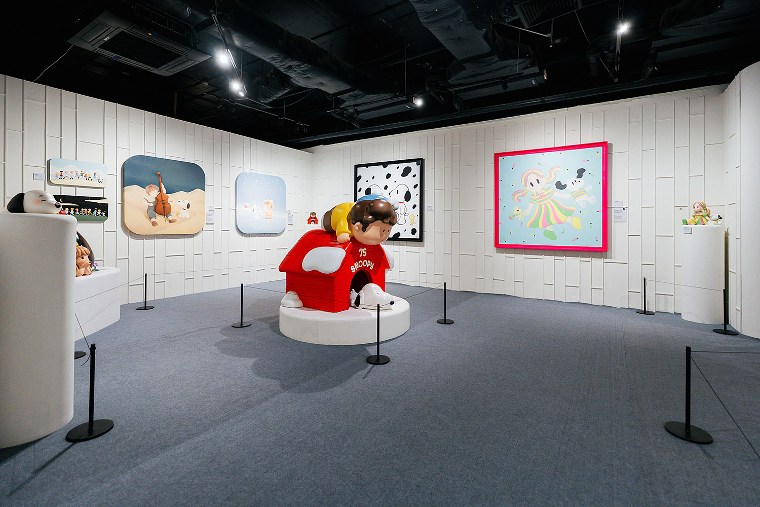 ตัวกลมบนคอกสุนัขของ Snoopy โดย Tuagomstudio