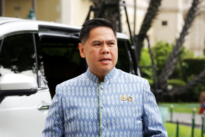 Chartthaipattana leader 'mulls defecting' to BJT