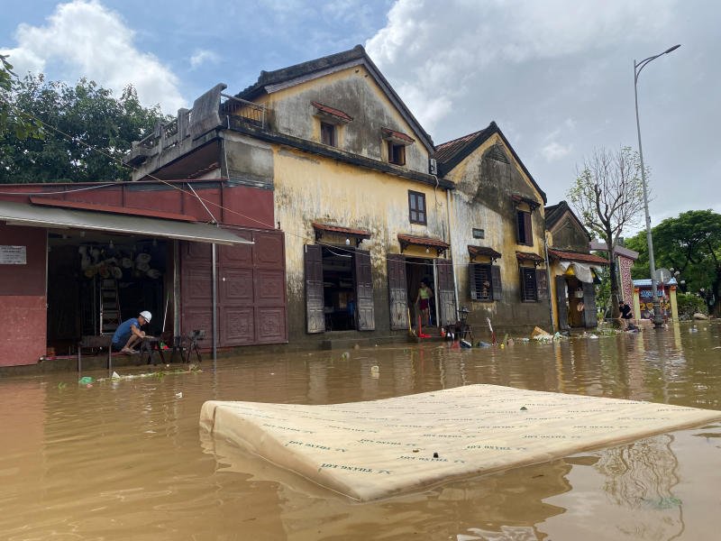 People clean their houses in Hoi An, following deadly floods in central Vietnam, on Oct 31, 2025. (Photo: Reuters)