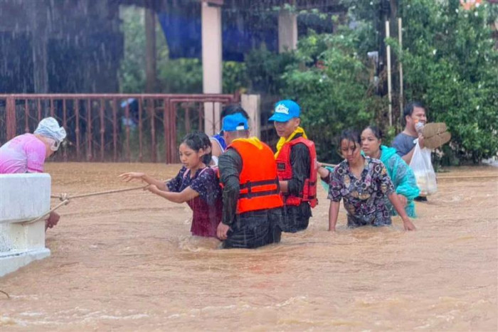 Trade ministry vows tight controls as southern floods threaten supplies