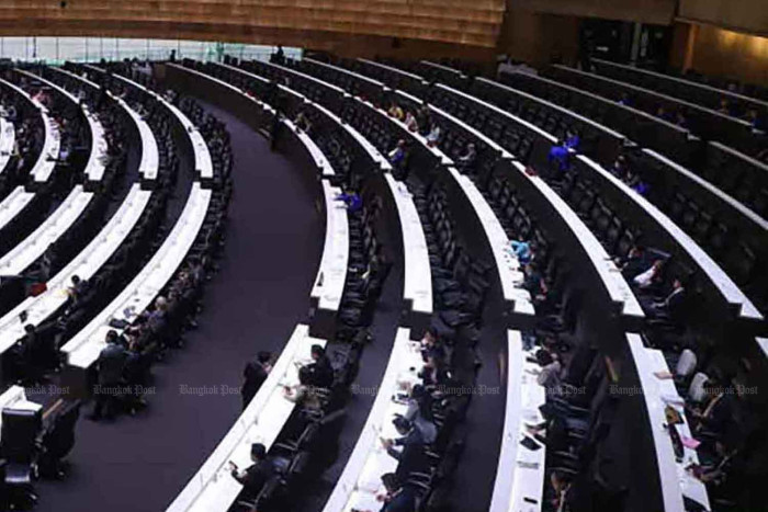 Parties hold no-confidence talks