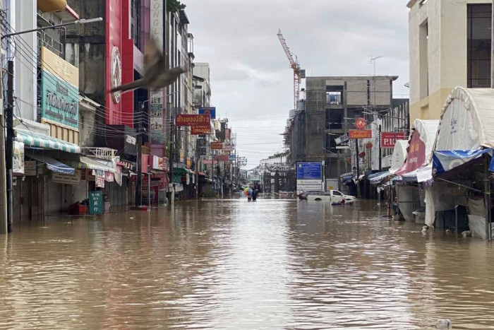 Flooding forces Malaysians to cancel trips to Thailand
