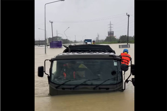 Hat Yai airport shuttle service halted by severe flooding