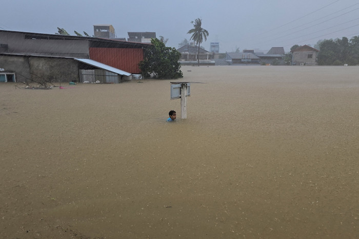 Thai navy sending rescue flotilla to flood-hit South