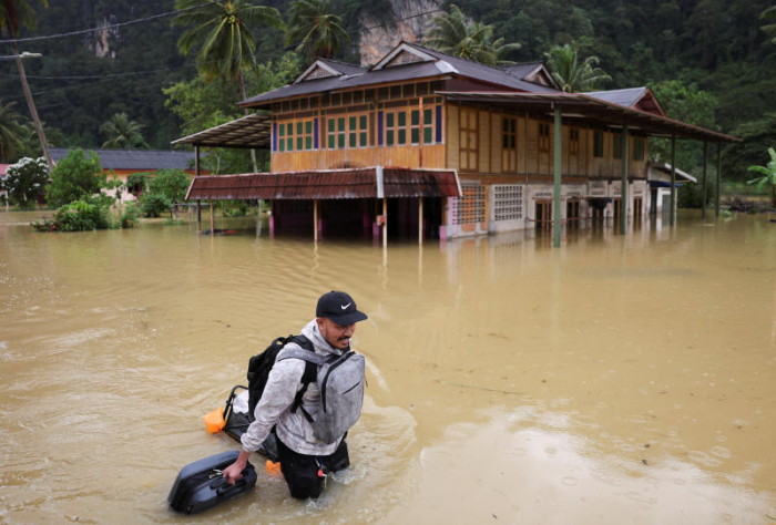 Malaysia Floods: Survivors Share Harrowing Tales of Rising Waters | Bangkok Post Malaysia Floods: Survivors Share Harrowing Tales of Rising Waters | Bangkok Post