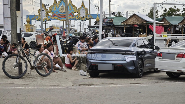 EV owner offers free phone charging to stranded flood victims