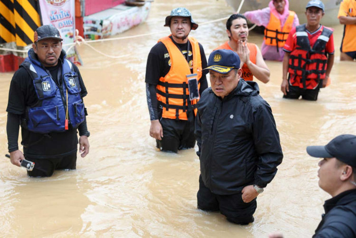 PM apologises over Hat Yai flood failures, pledges urgent aid