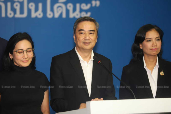 Southern eligible voters favour Abhisit Vejjajiva and his Democrat Party: survey