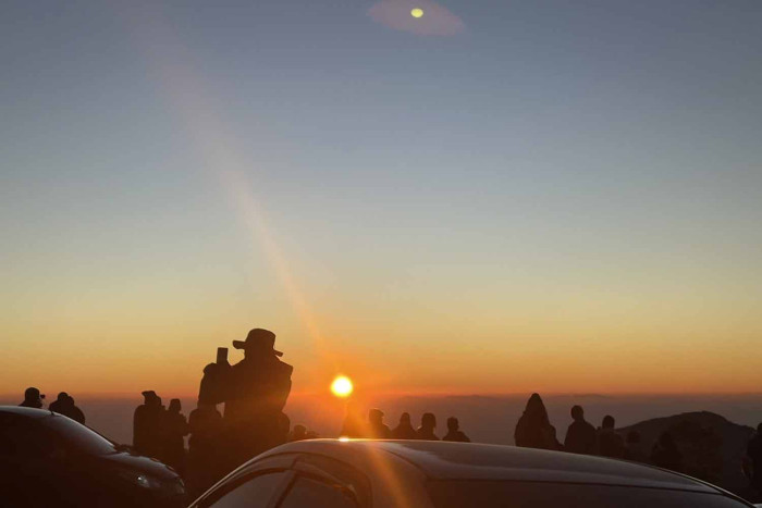 Cold weather, rain to ease off this week